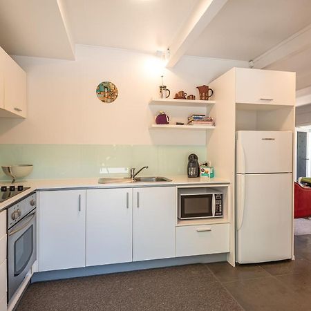 Apartmán Retro Living - Lush Garden Christchurch Exteriér fotografie