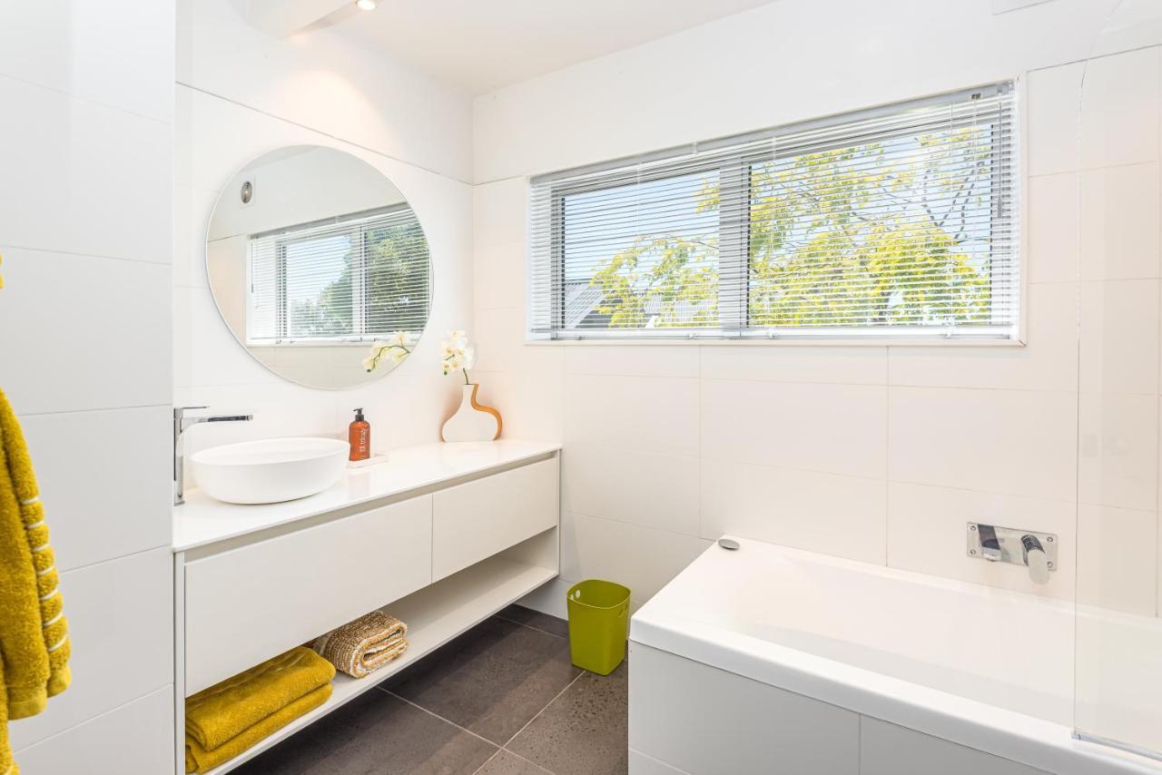 Apartmán Retro Living - Lush Garden Christchurch Exteriér fotografie