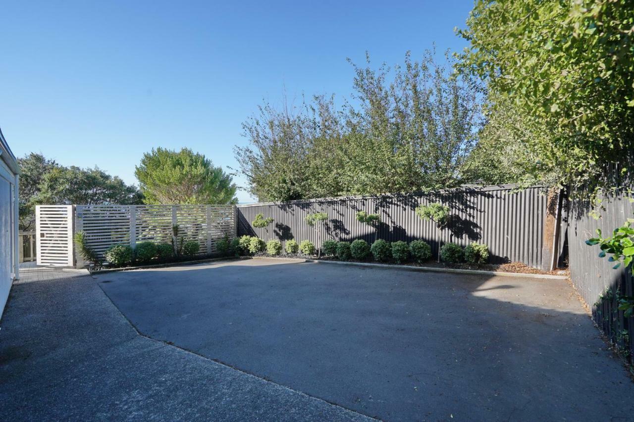 Apartmán Retro Living - Lush Garden Christchurch Exteriér fotografie